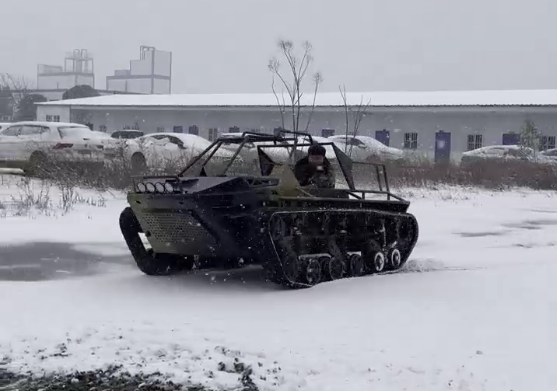 履帶越野車泥濘雪地測(cè)試:彰顯性能與可靠品質(zhì).jpg